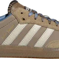 Adidas Samba Wales Bonner i brun mocka med ljusblå snören och vita detaljer.