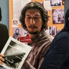 Adam Driver i tre olika roller från filmer. Han syns i kostym, rutig skjorta och med mörkt hår.