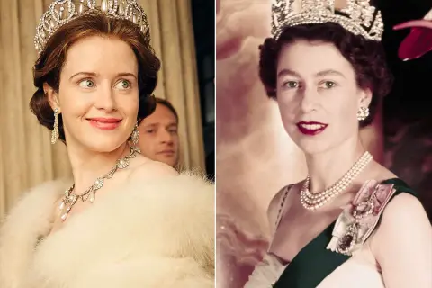 Två drottningar, en ung Elizabeth II i "The Crown" och en äldre drottning. Båda bär kronor och smycken.