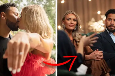 Kärlek och drama i Bachelor in Paradise Sverige. Ett par kysser varandra, en ring syns på hennes finger. På höger sida sitter ett annat par, redo för samtal.