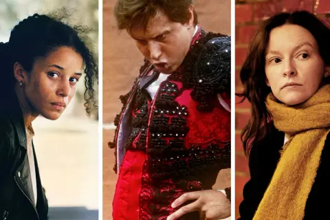Triptyk med scener från filmer med Baz Luhrmann: en kvinna med lockigt hår, en tjurfäktare i detaljerad dräkt och en kvinna med gul halsduk.