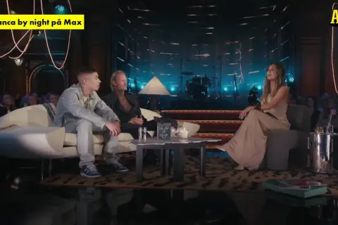 Bianca by night på Max. Bianca Ingrosso intervjuar gäster i en talkshow-studio med publik.