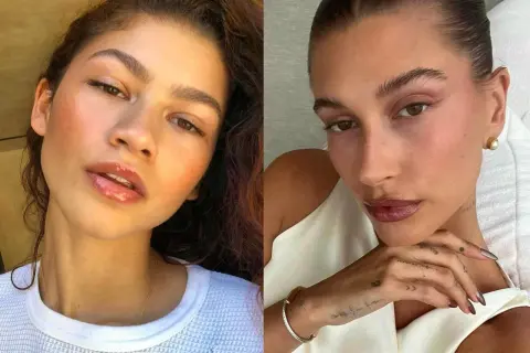 Två kvinnor med naturlig, fräsch clean girl makeup. Den ena med glansiga läppar och rosiga kinder, den andra med mjukt definierade drag.