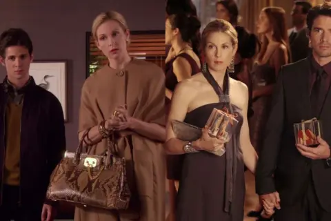 Lily van der Woodsen och hennes familj på en tillställning. En ung man, Lily i en beige kappa, och ett par som håller varandra i handen.