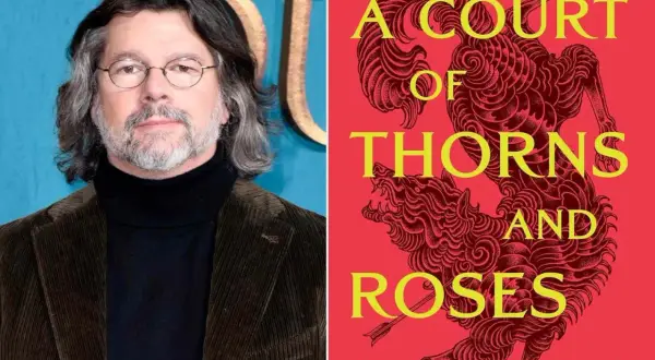 Ron Moore, producent av acotar tv show, bredvid bokom "A Court of Thorns and Roses".