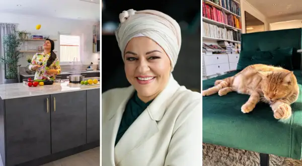 Zeina Mourtada i köket med citroner, en glad kvinna i hijab och en sovande katt.