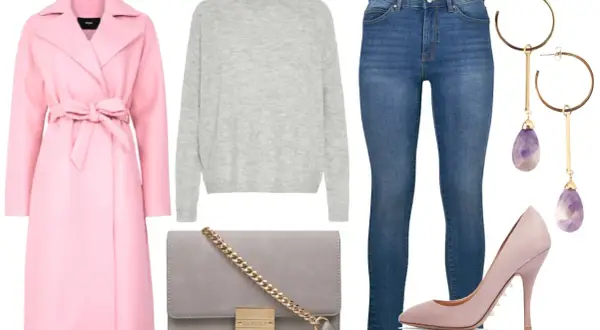 En outfit of the day: ljusrosa kappa, grå stickad tröja, jeans, grå väska, rosa klackskor och örhängen med ametist.