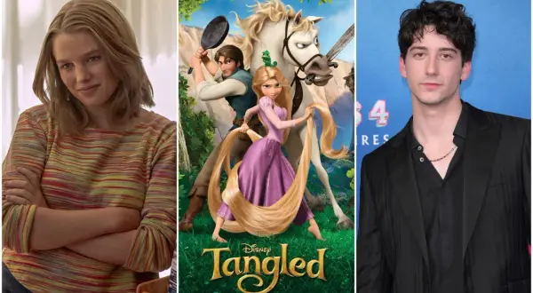 Teagan Croft i en randig tröja, bredvid en affisch för Disney's Trassel och en man i svart kostym.