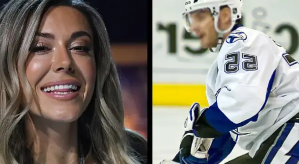 Bianca Ingrosso ler glatt medan en hockeyspelare, möjligen Patrick Cehlin, spelar.
