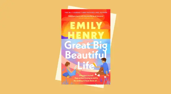 Boktips 2026: Omslaget till Emily Henrys "Great Big Beautiful Life" med två unga författare som inspireras.