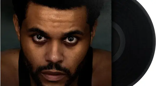 The Weeknd's nya album, "After Hours", på vinyl. Hans intensiva blick möter betraktaren.