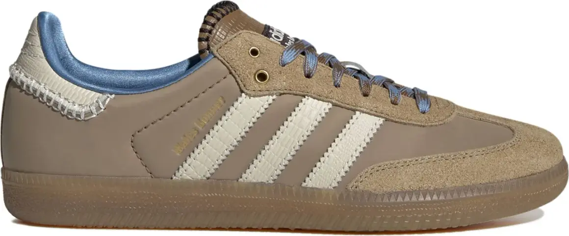 Adidas Samba Wales Bonner i brun mocka med ljusblå snören och vita detaljer.
