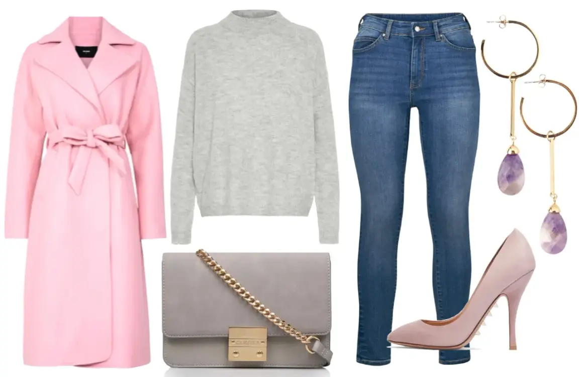 En outfit of the day: ljusrosa kappa, grå stickad tröja, jeans, grå väska, rosa klackskor och örhängen med ametist.