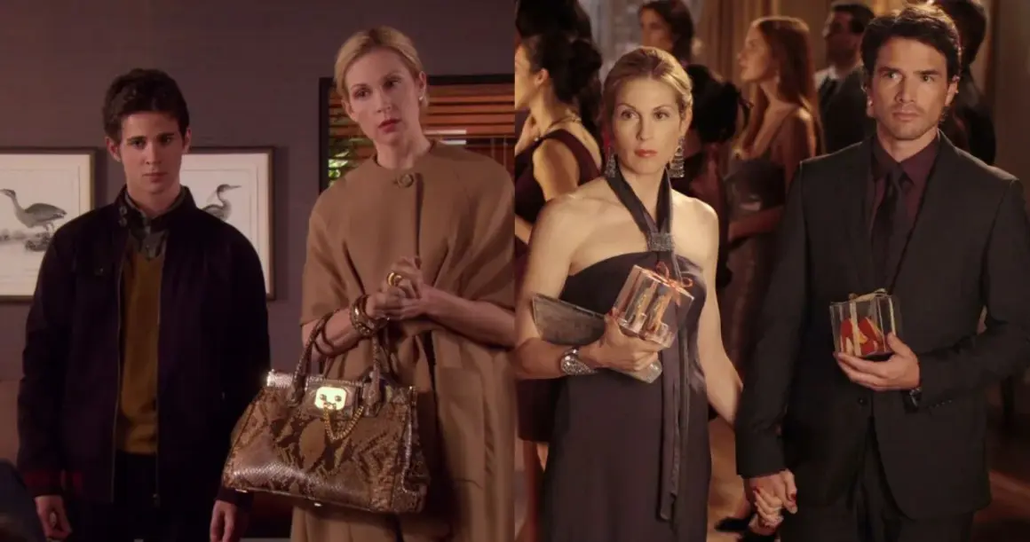 Lily van der Woodsen och hennes familj på en tillställning. En ung man, Lily i en beige kappa, och ett par som håller varandra i handen.