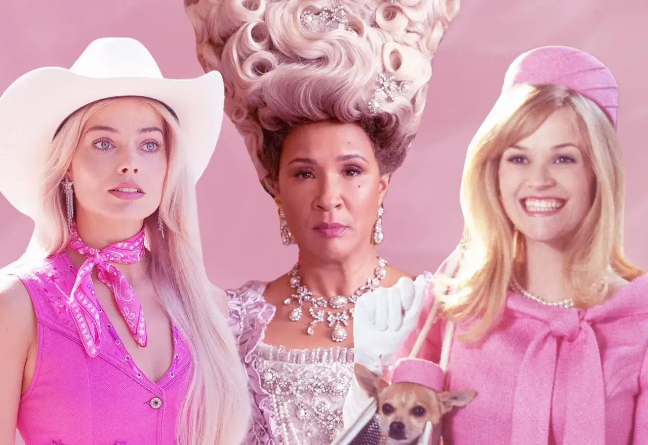 Tre kvinnor med blont h&aring;r i rosa kl&auml;der, inspirerade av ikoniska karakt&auml;rer, perfekta f&ouml;r blonda halloween-kostymer.